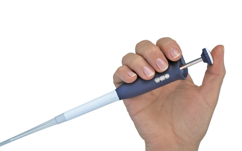 positive displacement pipette